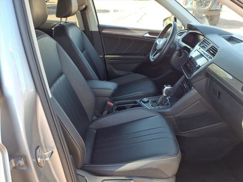 Certified 2024 Volkswagen Tiguan SE image 10