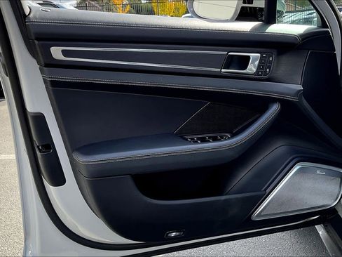 Used 2022 Porsche Panamera Turbo S image 25