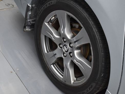 Used 2019 Toyota Sienna SE image 26