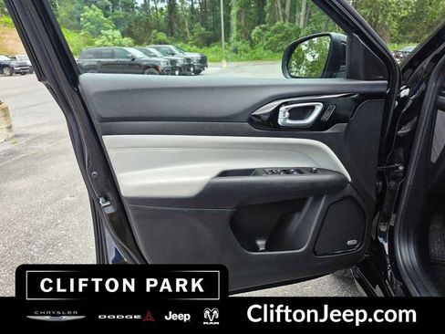 Used 2025 Jeep Compass Limited w/ Elite Group AWD/4WD image 9