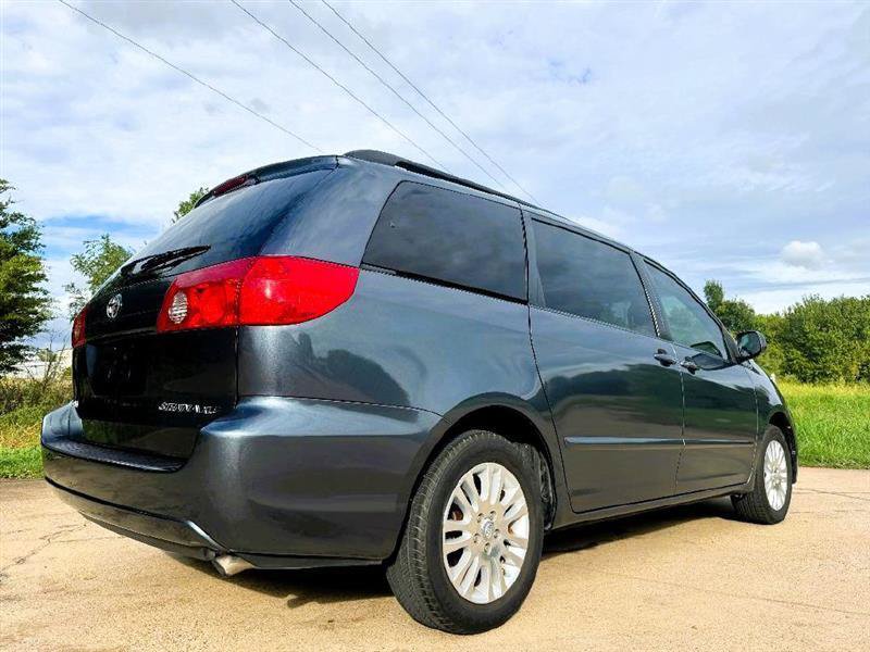 Used 2008 Toyota Sienna XLE FWD image 7