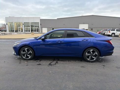 Used 2023 Hyundai Elantra Limited image 4