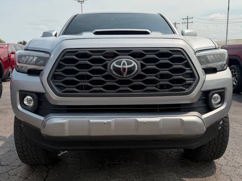 Used 2021 Toyota Tacoma TRD Sport w/ Technology Package AWD/4WD image 5