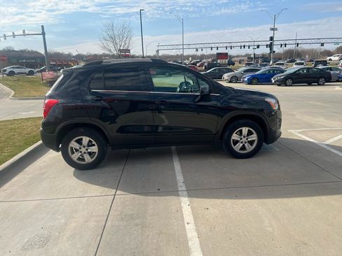 Used 2016 Chevrolet Trax LT w/ LT Convenience Package image 5