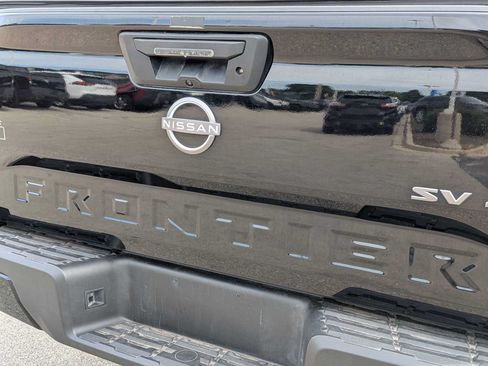 Used 2022 Nissan Frontier SV AWD/4WD image 11