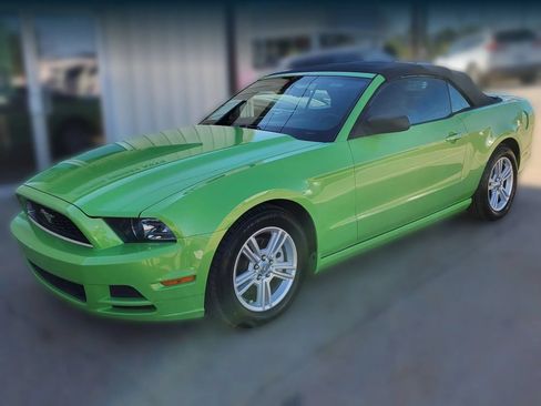 Used 2013 Ford Mustang Convertible RWD image 23