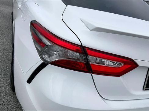 Used 2019 Toyota Camry SE w/ Convenience Package image 29