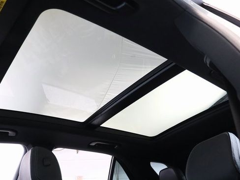 Used 2024 Mercedes-Benz GLE 450 4MATIC w/ AMG Line Exterior image 10