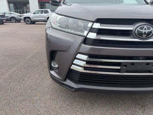 Used 2019 Toyota Highlander Limited Platinum AWD/4WD image 29