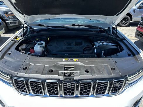 Used 2022 Jeep Grand Cherokee Overland w/ Adv Protech Group III AWD/4WD image 54