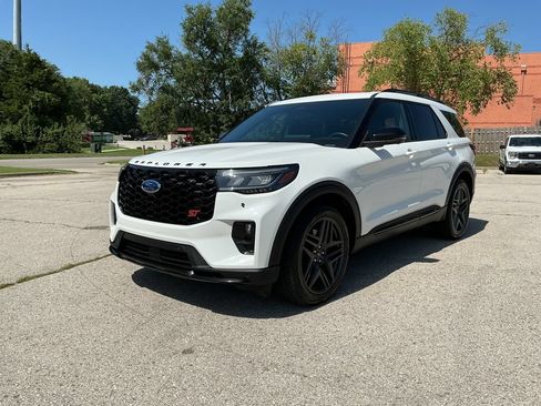 Used 2025 Ford Explorer ST AWD/4WD image 1