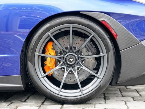 Used 2019 McLaren Senna image 16