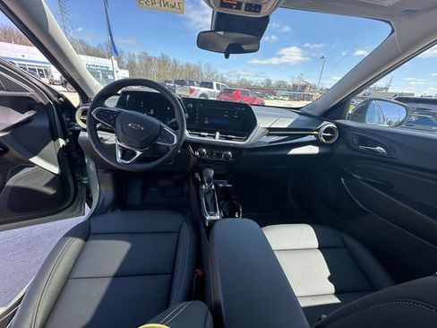 Used 2026 Chevrolet Trax ACTIV w/ Sunroof Package FWD image 23