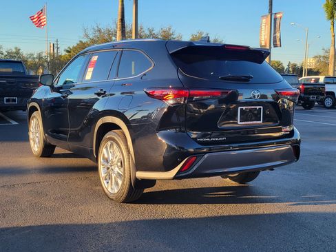 Used 2026 Toyota Highlander Limited image 9