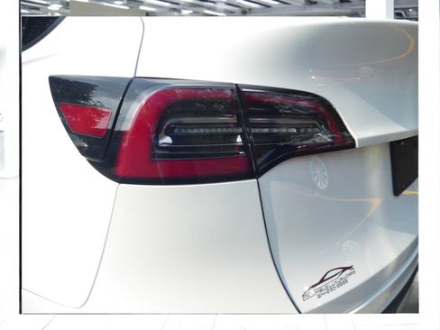 Used 2020 Tesla Model Y Long Range image 22