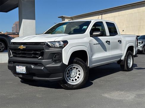 Used 2025 Chevrolet Colorado W/T image 2
