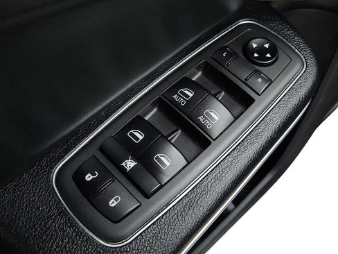 Used 2021 Chrysler 300 S image 27