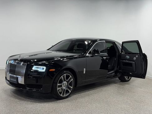 Used 2017 Rolls-Royce Ghost RWD image 33