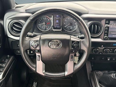 Used 2022 Toyota Tacoma TRD Sport w/ Technology Package image 17