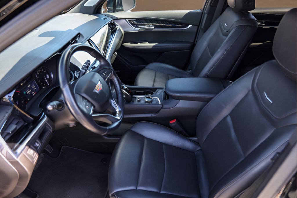 Used 2025 Cadillac XT6 Premium Luxury FWD image 9