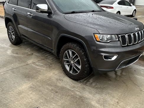 Used 2017 Jeep Grand Cherokee Limited image 3