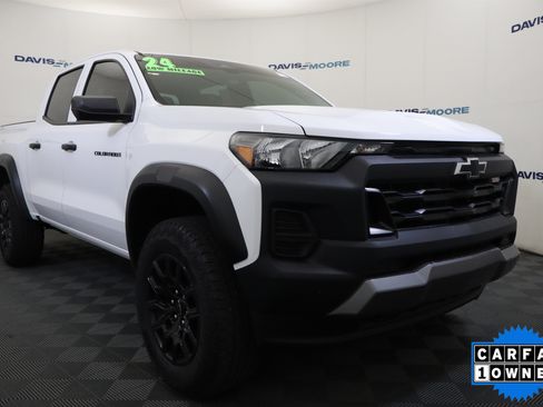Used 2024 Chevrolet Colorado Trail Boss AWD/4WD image 3