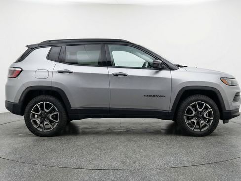 Used 2025 Jeep Compass Trailhawk image 11