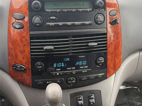 Used 2007 Toyota Sienna XLE Limited image 43