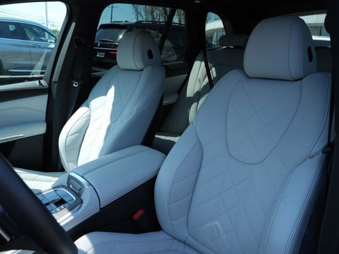 Used 2024 BMW X5 xDrive40i w/ Parking Assistance Package AWD/4WD image 4