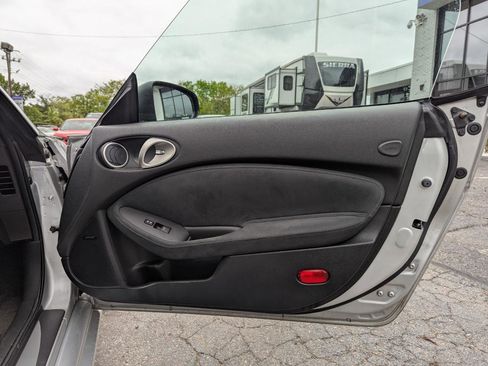 Used 2010 Nissan 370Z Touring w/ Sport Pkg RWD image 27