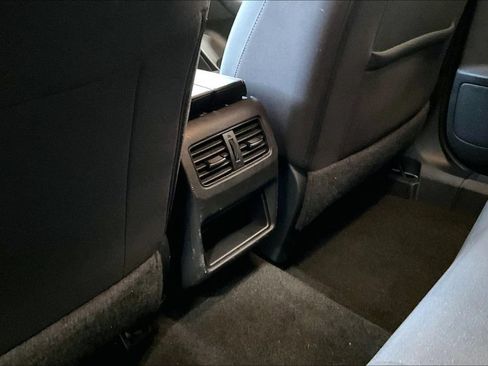 Used 2023 Nissan Rogue S FWD image 10
