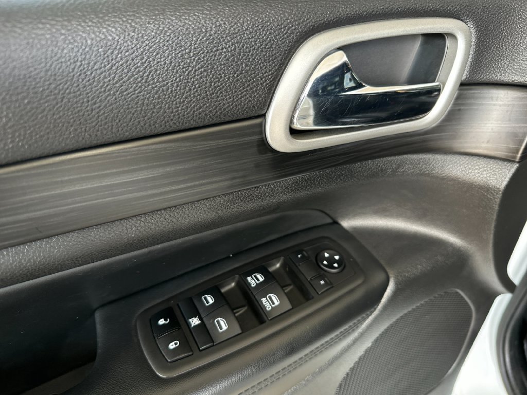 Used 2022 Jeep Grand Cherokee Laredo X RWD image 10