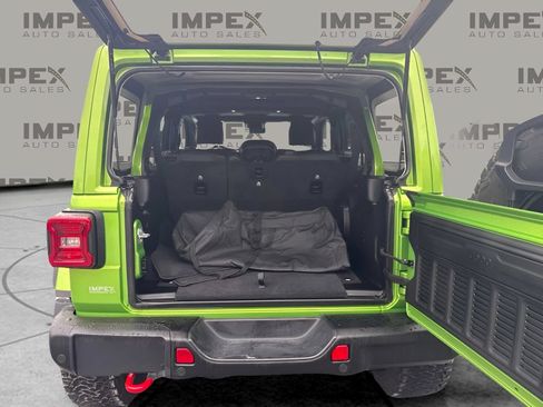 Used 2025 Jeep Wrangler Unlimited Rubicon AWD/4WD image 19