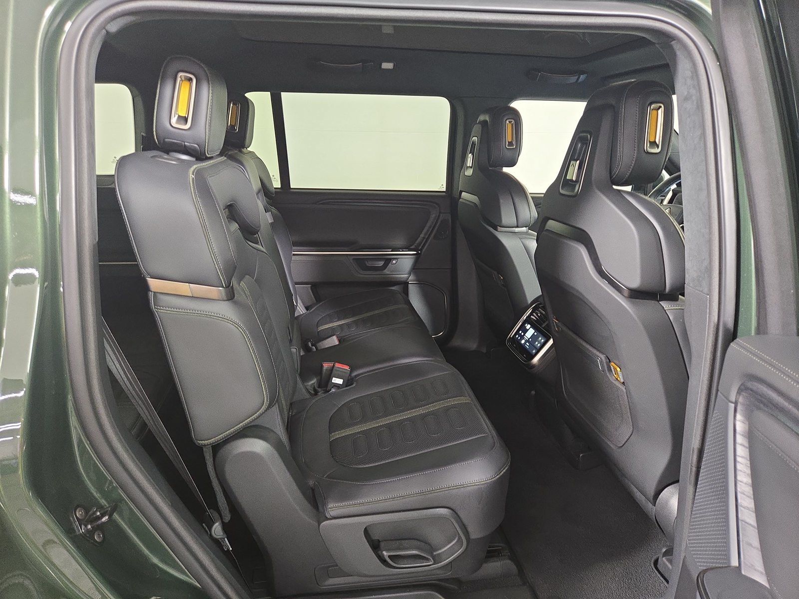 Used 2025 Rivian R1S Adventure Dual AWD/4WD image 23