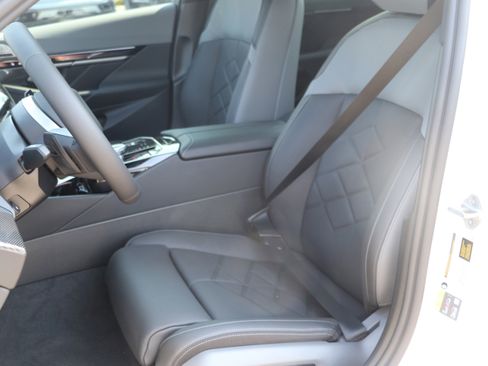 New 2026 BMW 550e xDrive image 16