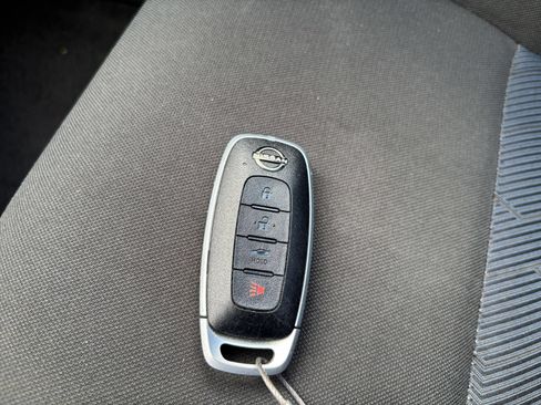 Used 2025 Nissan Versa SV FWD image 21