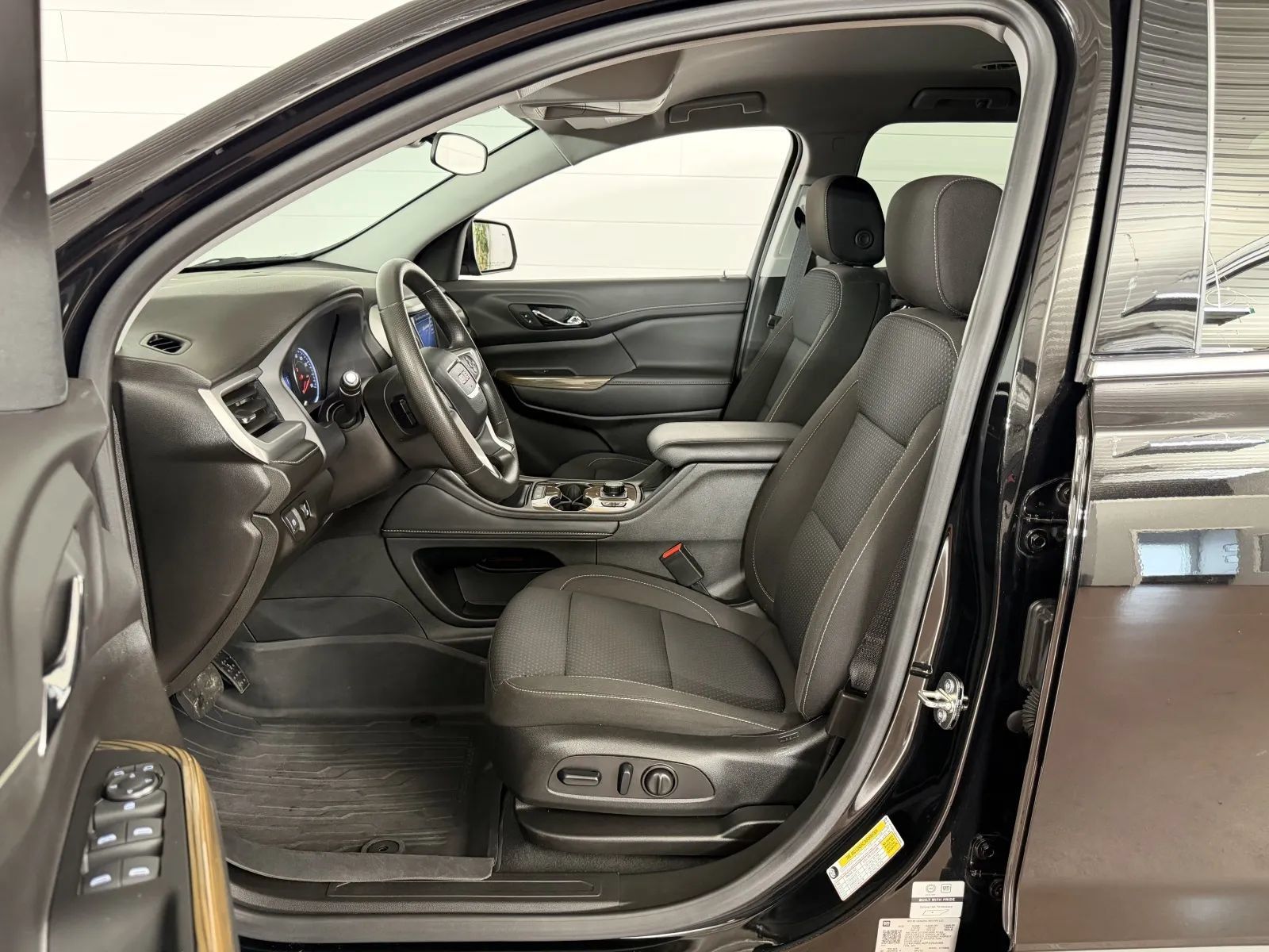 Used 2023 GMC Acadia SLE w/ Driver Convenience Package AWD/4WD image 11
