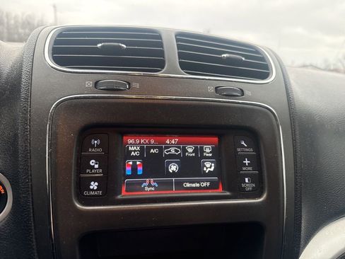 Used 2020 Dodge Journey SE image 23