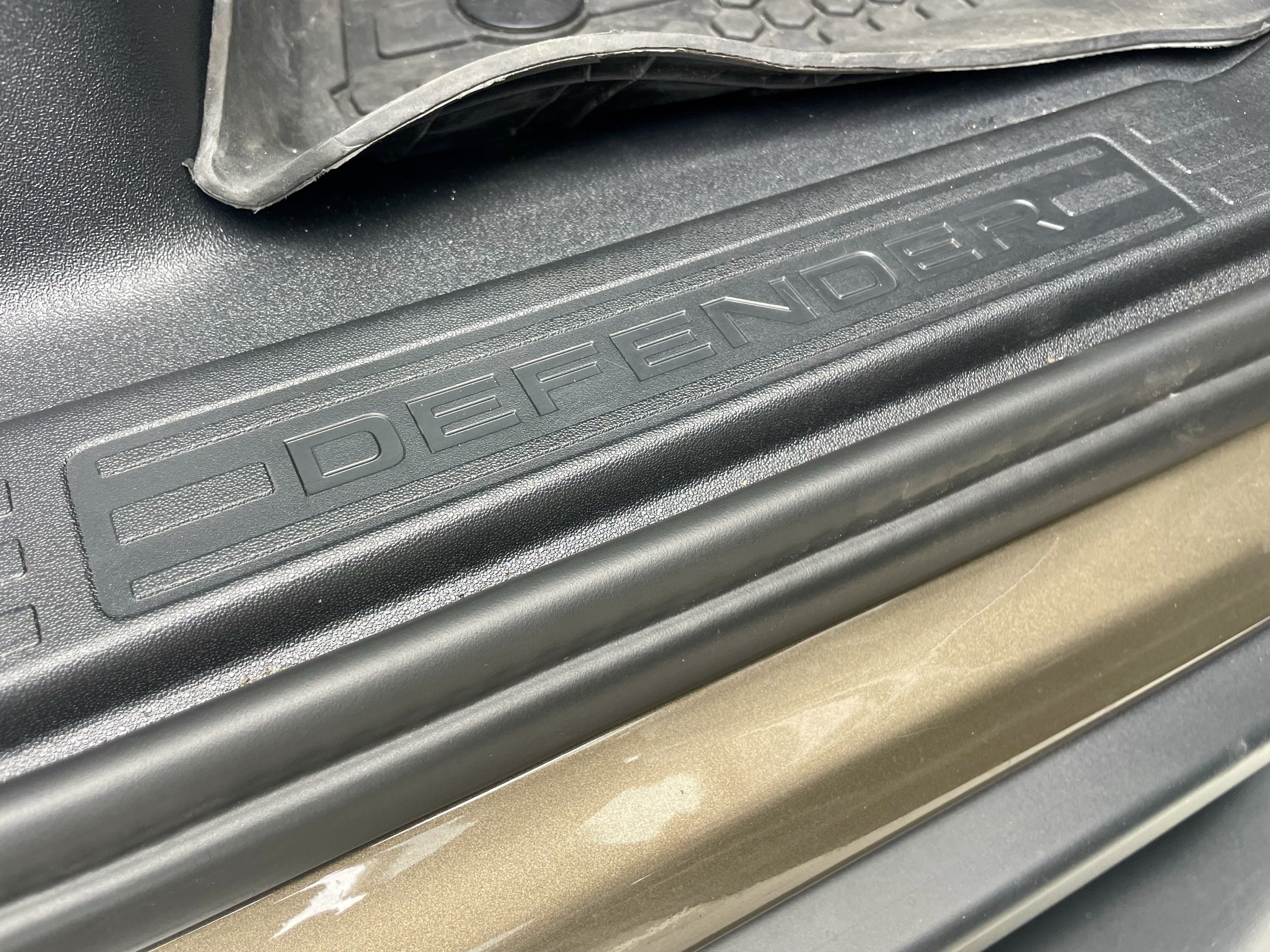 Used 2025 Land Rover Defender 110 X-Dynamic SE AWD/4WD image 38