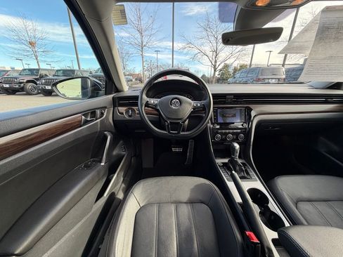 Used 2020 Volkswagen Passat 2.0T SEL image 19