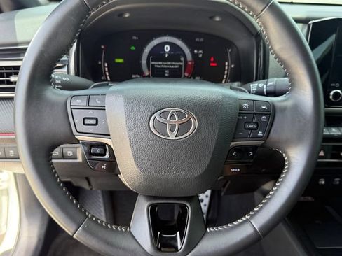 Used 2025 Toyota Camry SE AWD/4WD image 13