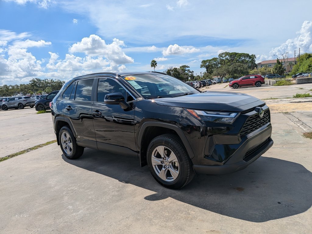 Used 2024 Toyota RAV4 XLE AWD/4WD image 2