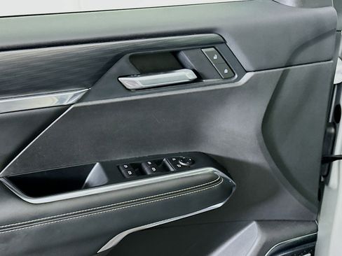 Used 2025 GMC Acadia Elevation image 15