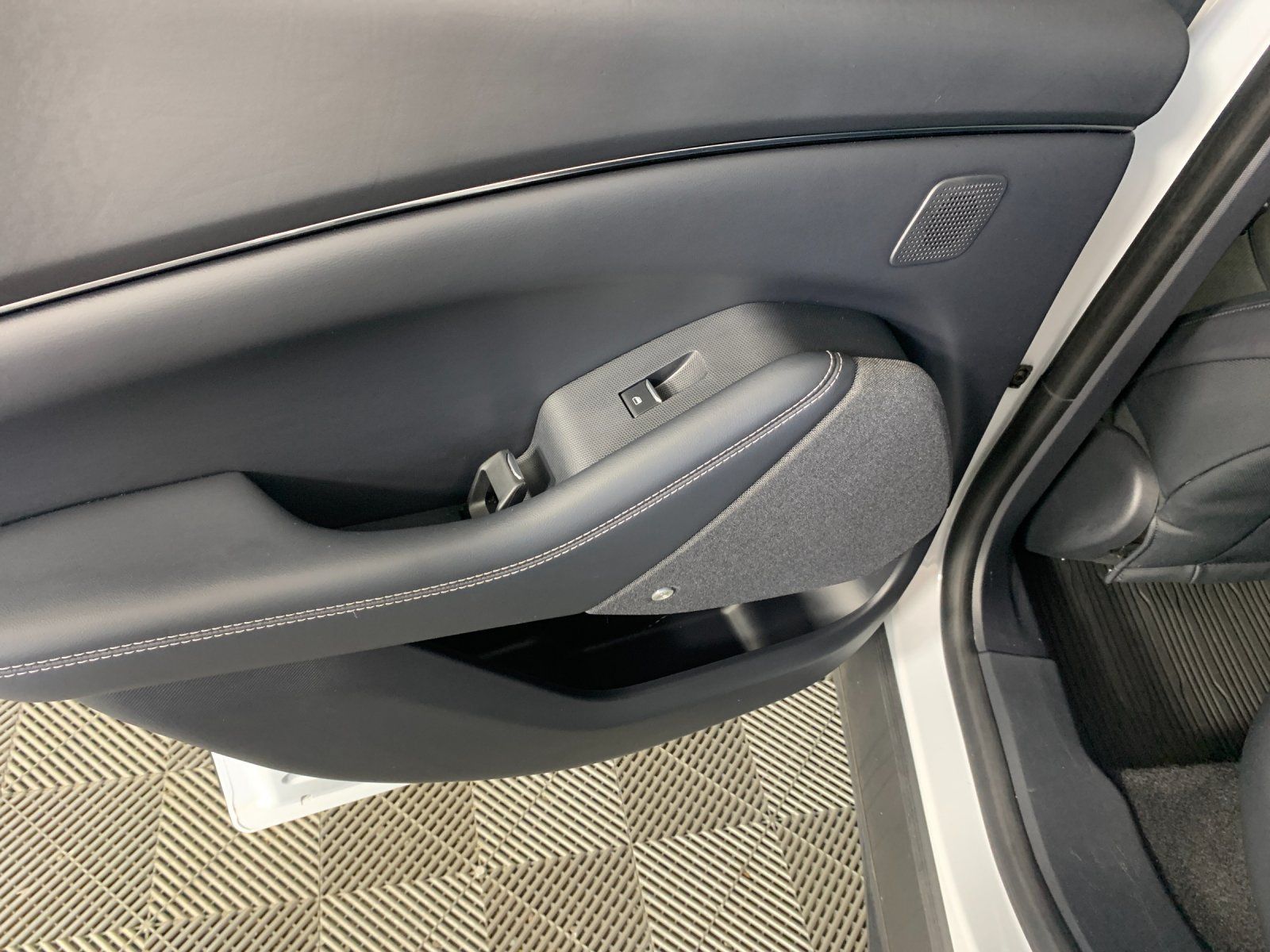 Used 2022 Ford Mustang Mach-E Premium RWD image 31