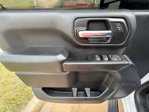 Used 2020 Chevrolet Silverado 2500 Custom w/ Custom Value Package image 12