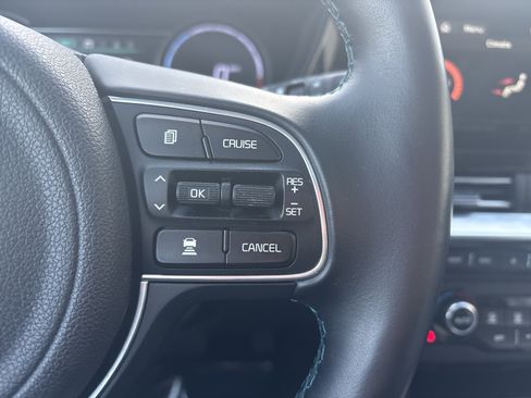 Used 2020 Kia Niro EX Premium w/ Cold Weather Package image 25