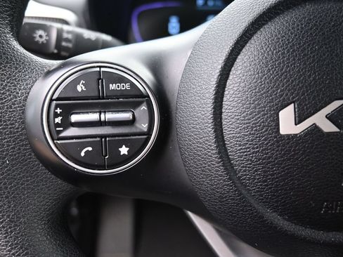 Used 2025 Kia Soul LX w/ LX Technology Package FWD image 17