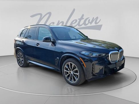 Used 2026 BMW X5 xDrive40i w/ M Sport Package AWD/4WD image 3