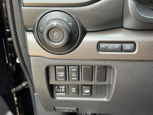 Used 2023 Nissan Titan PRO-4X AWD/4WD image 16