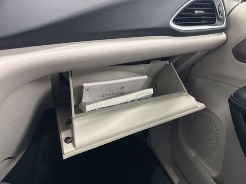 Used 2023 Chrysler Voyager LX image 51